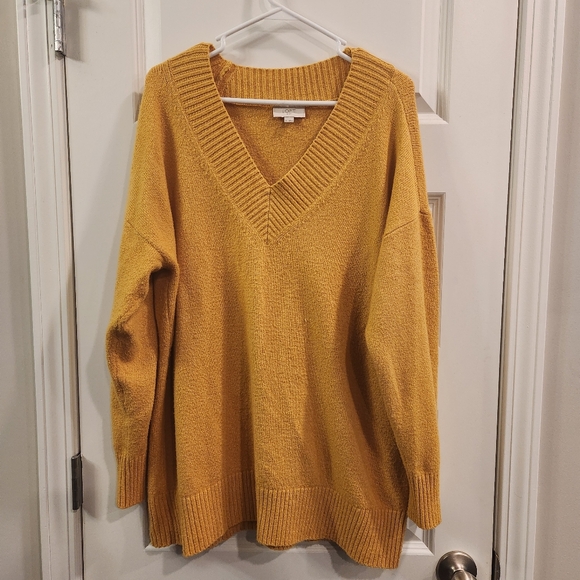 LOFT Sweaters - Loft oversized V-neck sweater